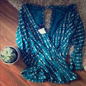 NWT ⭐️ silver and teal dressy top